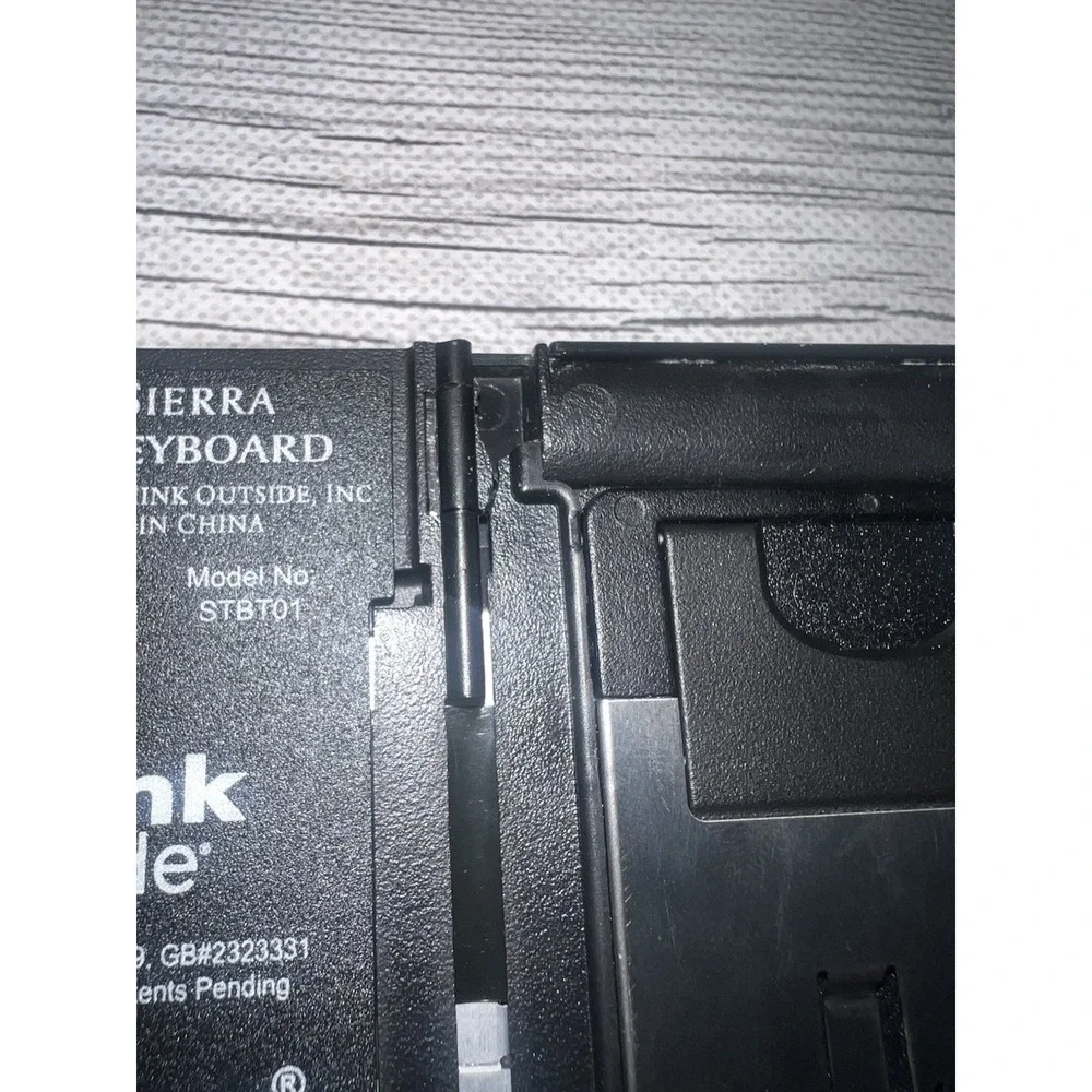 Think Outside Stowaway Sierra Bluetooth Folding Keyboard STBT01 READ
